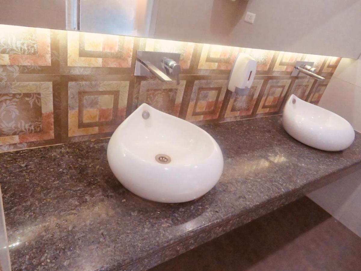 Hotel Ratana International
