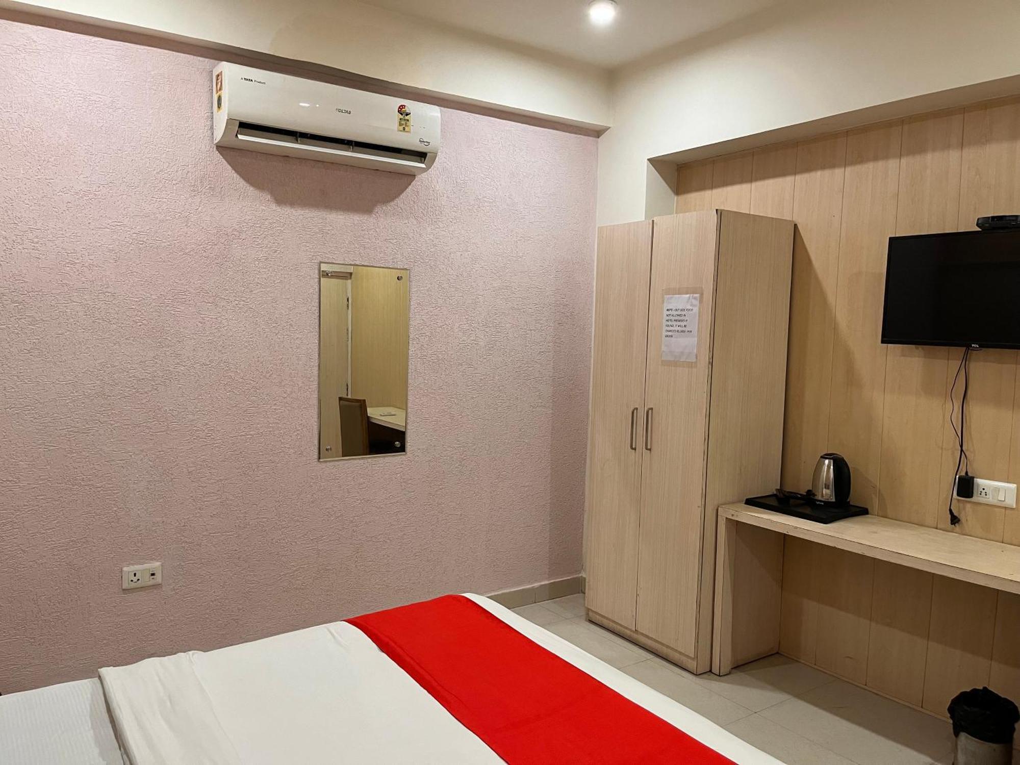 Hotel Ratana International Lucknow