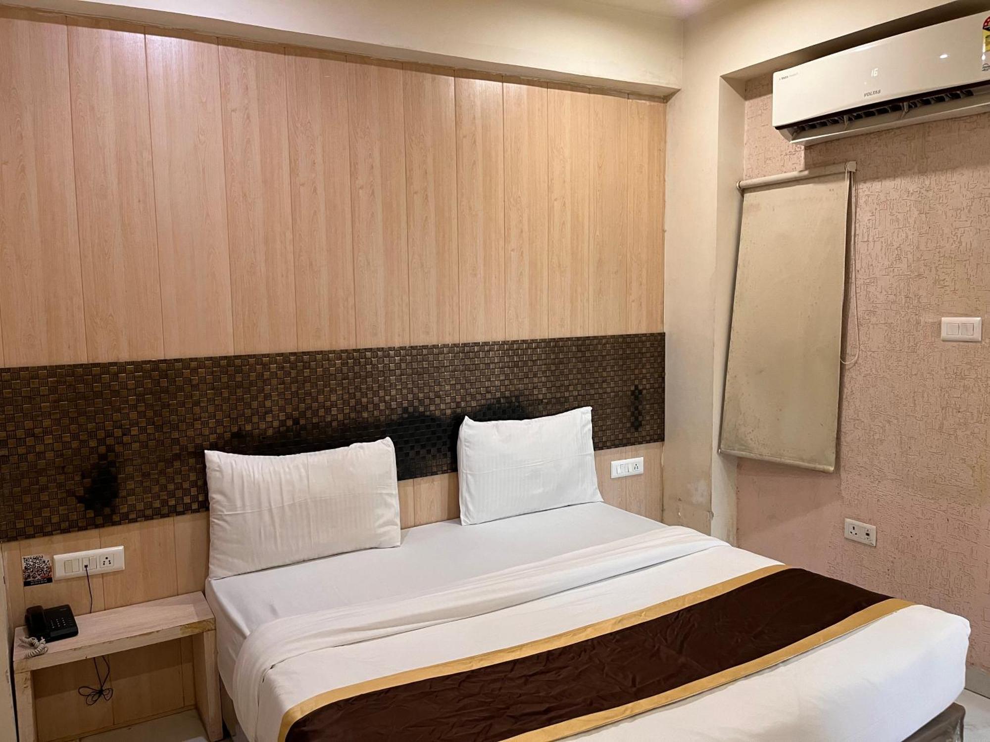 Hotel Ratana International Lucknow