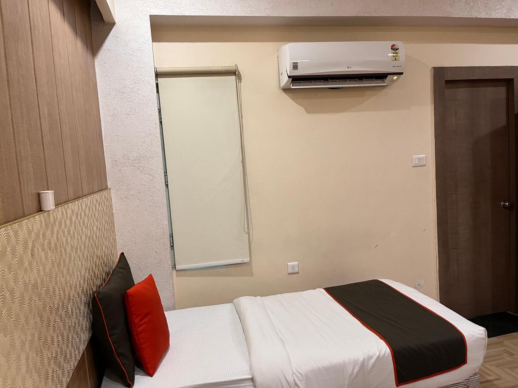Hotel Ratana International Lucknow