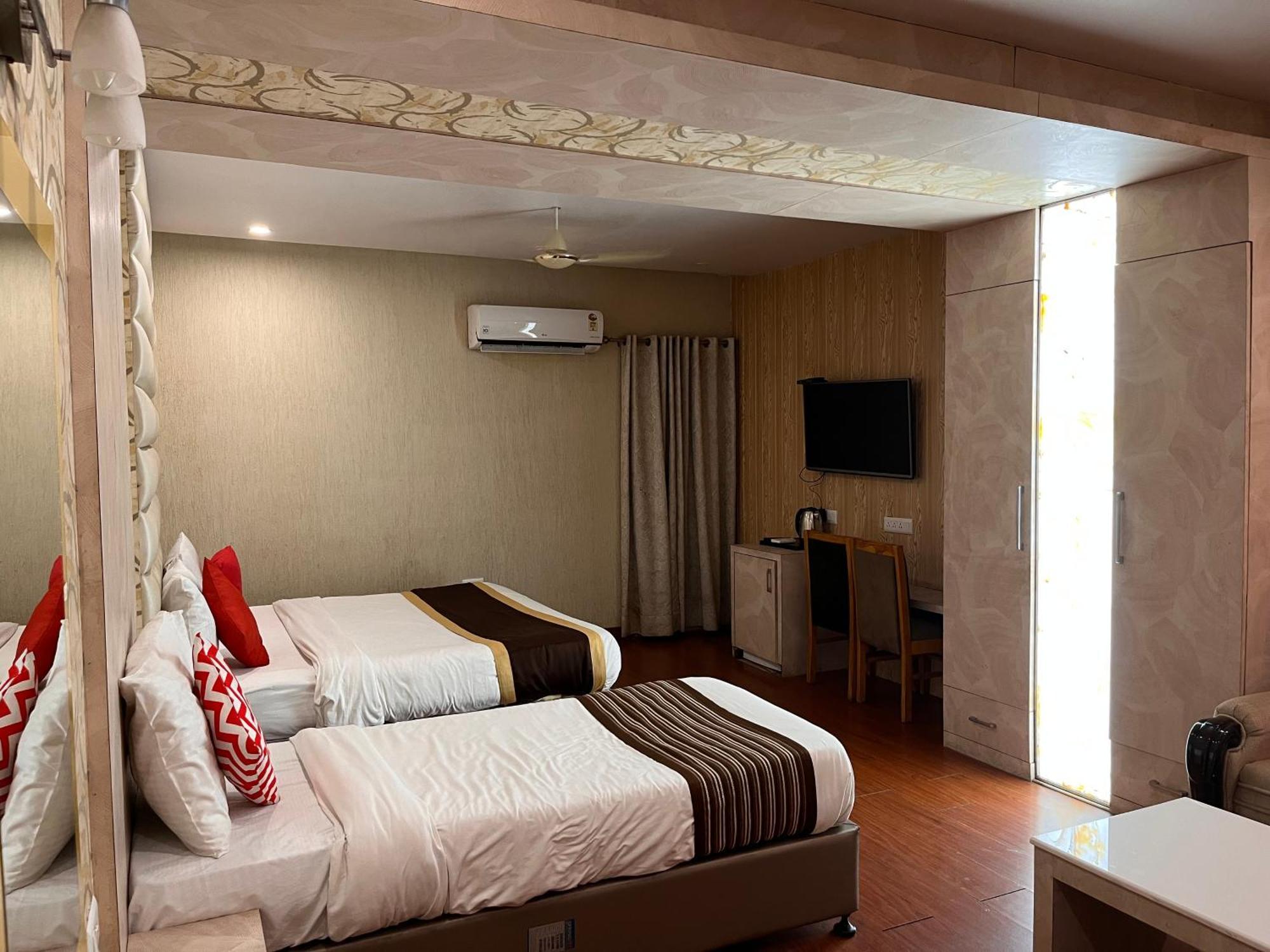 Hotel Ratana International Lucknow