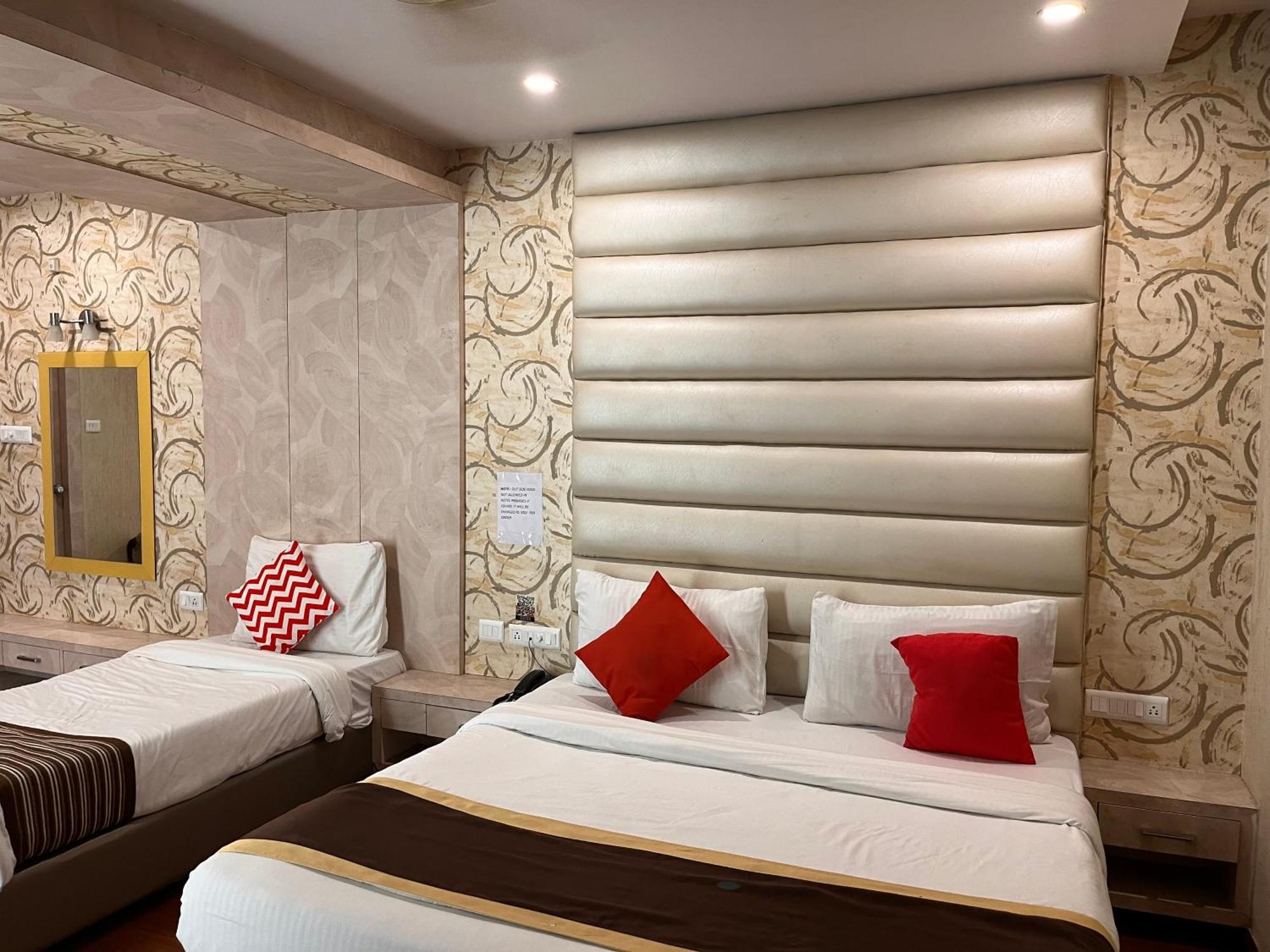 Ratana International 3*
