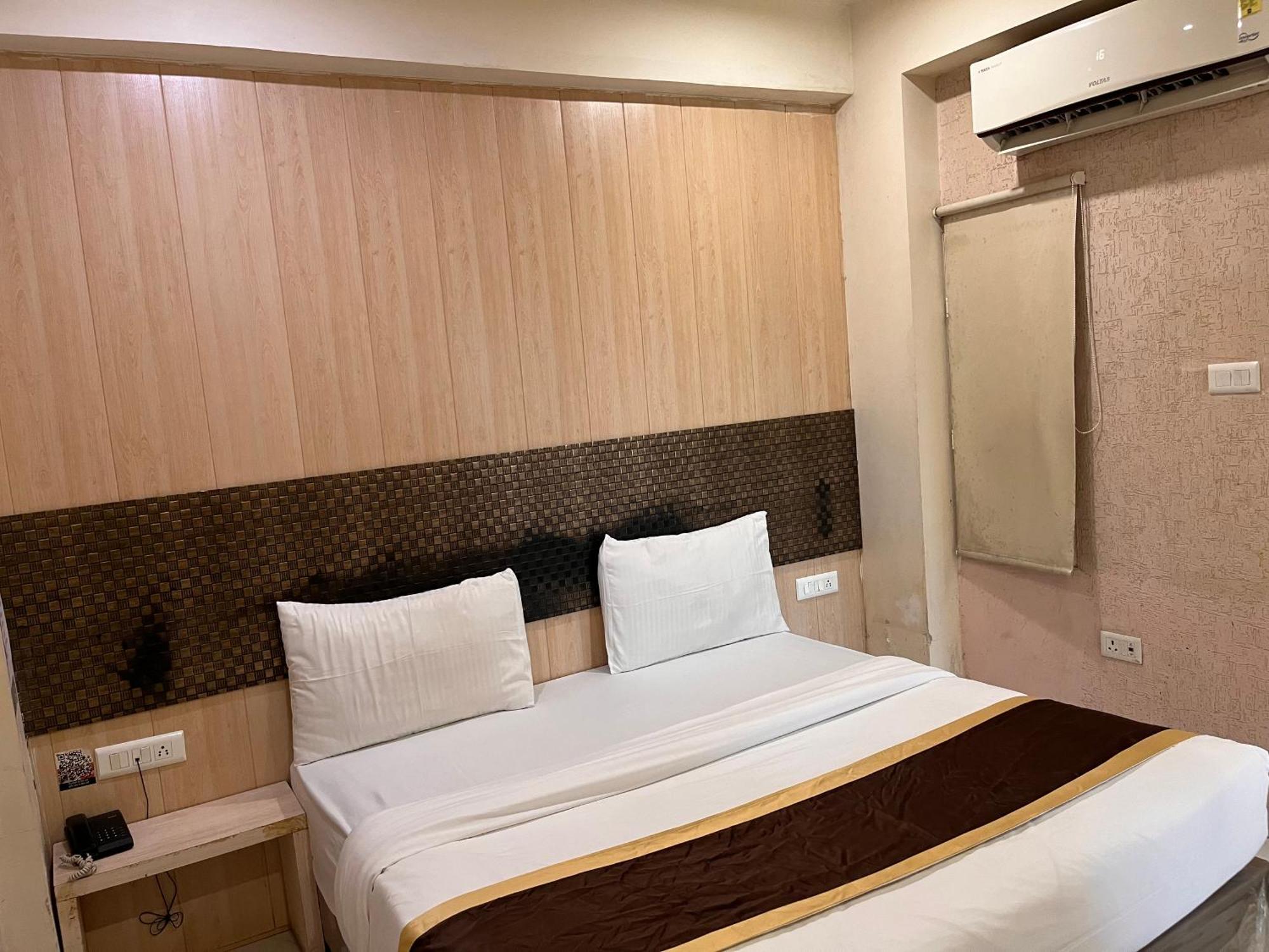 Hotel Ratana International
