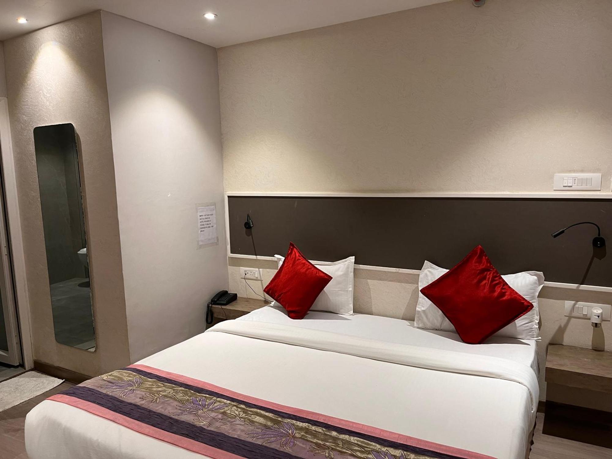 Ratana International Hotel 3*