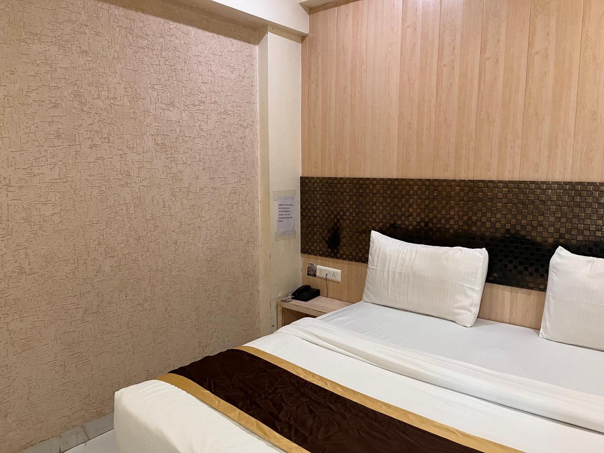 Hotel Ratana International 3*